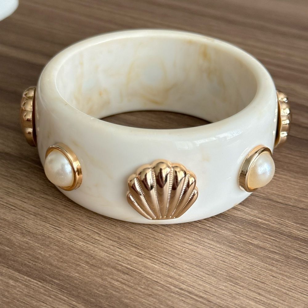 Boho Shell Bangle Q144 - Picture 4 of 7